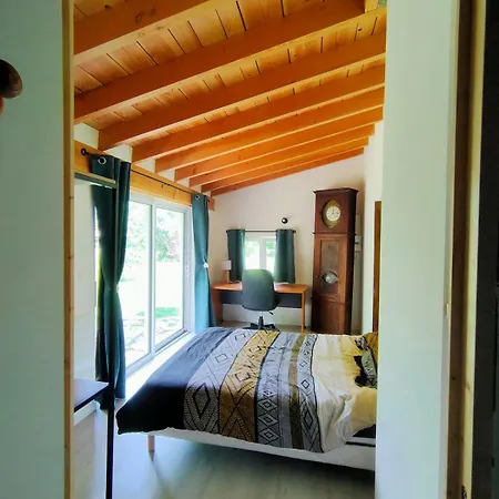 Reveil Au Chant Des Oiseaux Holiday home Chalain-le-Comtal